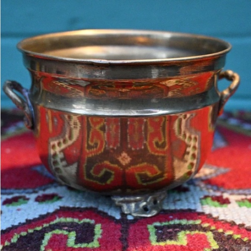 Elegant Silver Cookware Pot